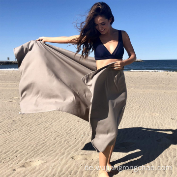 Sandfreies Strandtuch aus Mikrofaser